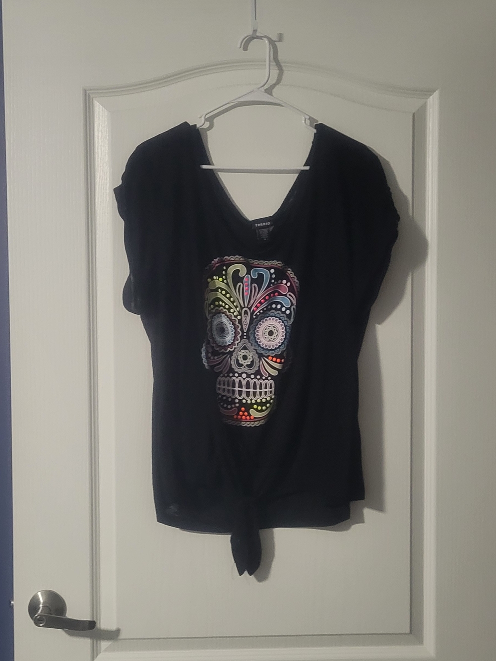 torrid Black Short Sleeve Tie-Front Tee with Multicolor Sugar Skull